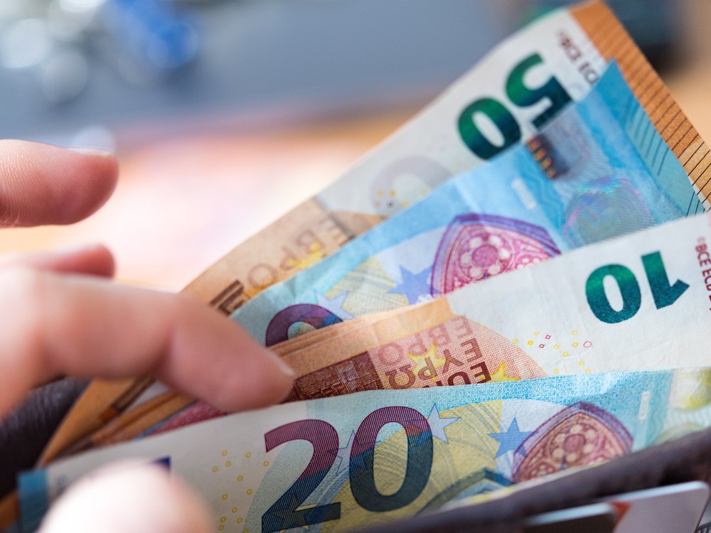 Slováci nemajú z čoho šetriť: Až 42 % domácností má menšiu rezervu ako pred rokom