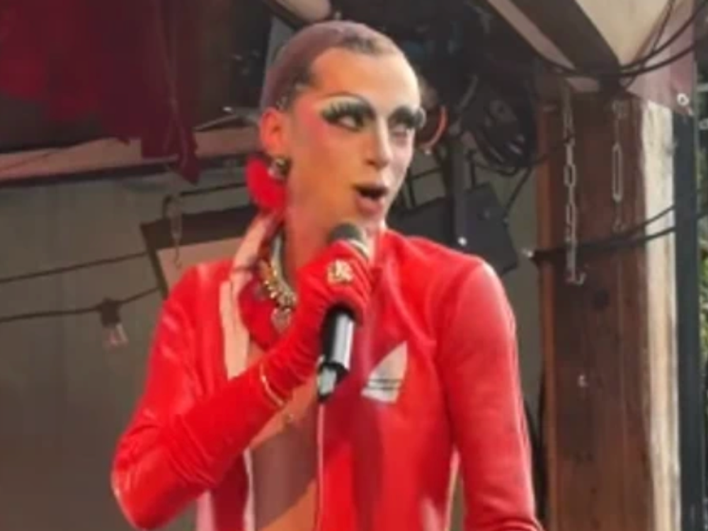 Zmenený na nepoznanie! Známy český herec sa na Pride prezliekol za ženu!