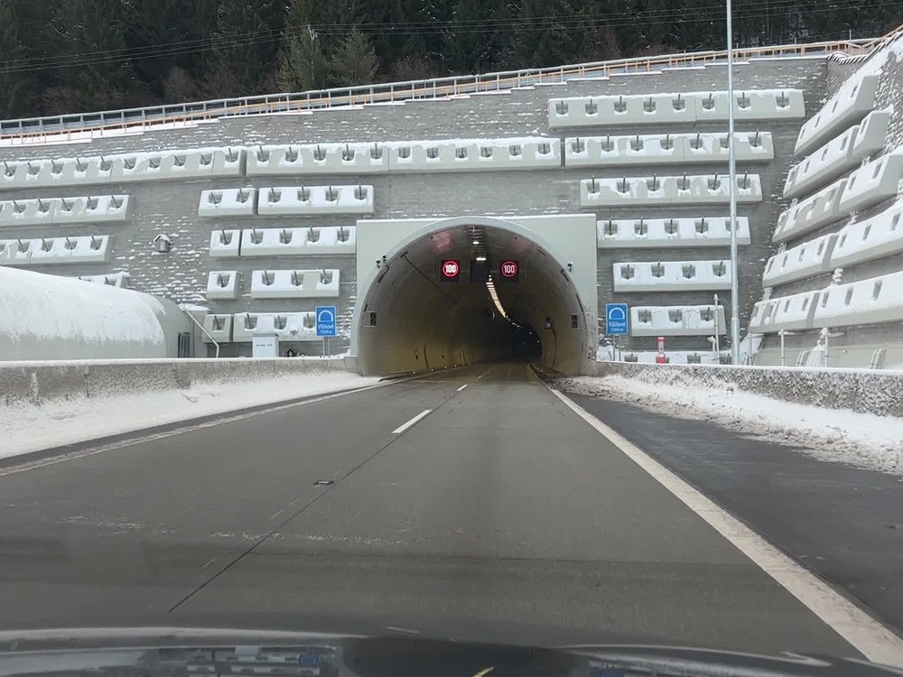 Zatvorený tunel Višňové skomplikoval dopravu. Porucha ho uzavrela na 30 minút