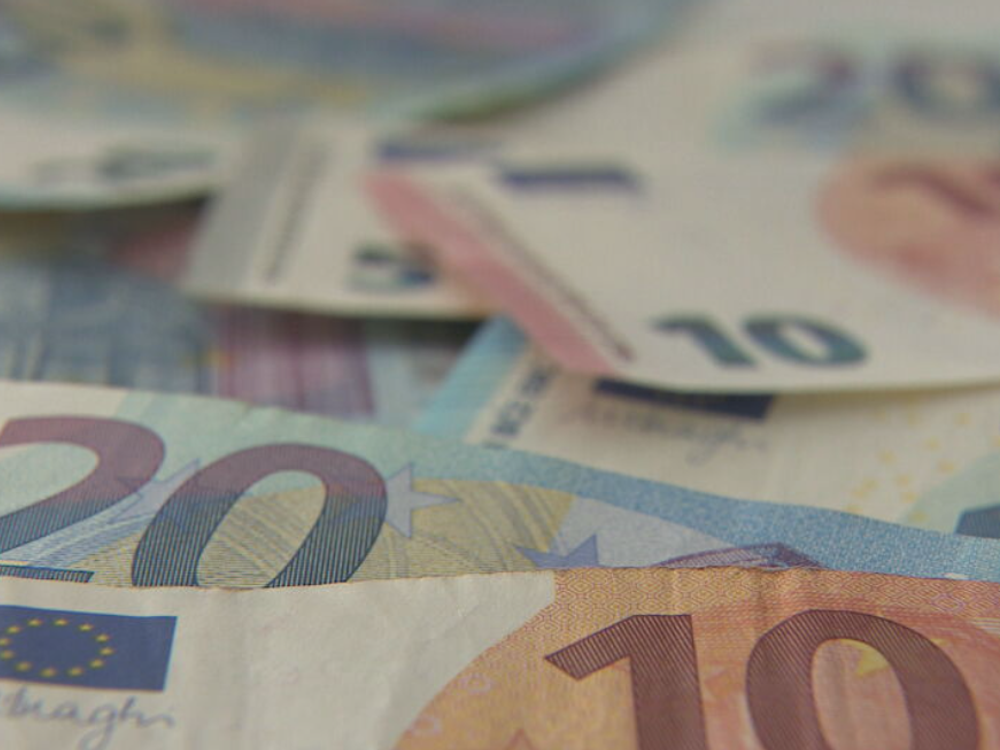 Na hraniciach zadržali podozrivého muža. V kufri mu našli 850-tisíc eur v hotovosti