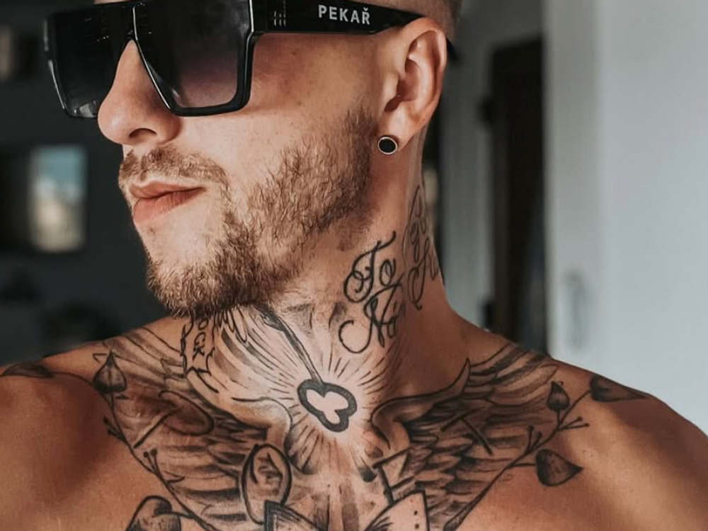 Nádor v krku! Český spevák si myslel, že má výrazný ohryzok, lekár ho vyviedol z omylu!
