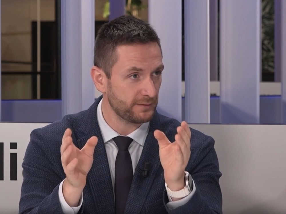 Uhrík v Európe od A po Z: Hovorili "ani náboj na Ukrajinu" a vyvážajú zbrane s povolením štátu