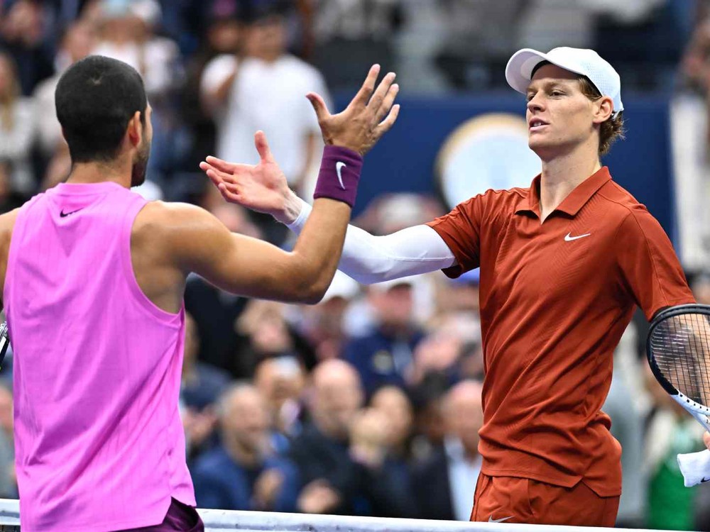 US Open bez SINNERA, návrat ALCARAZA