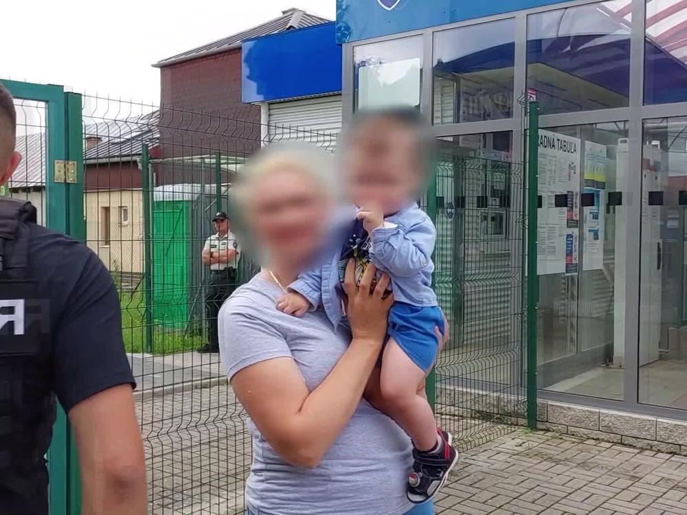 Chcel kúpiť 11-mesačné dieťa: Muža zadržali na hraniciach, súd ho poslal na 10 rokov do väzenia