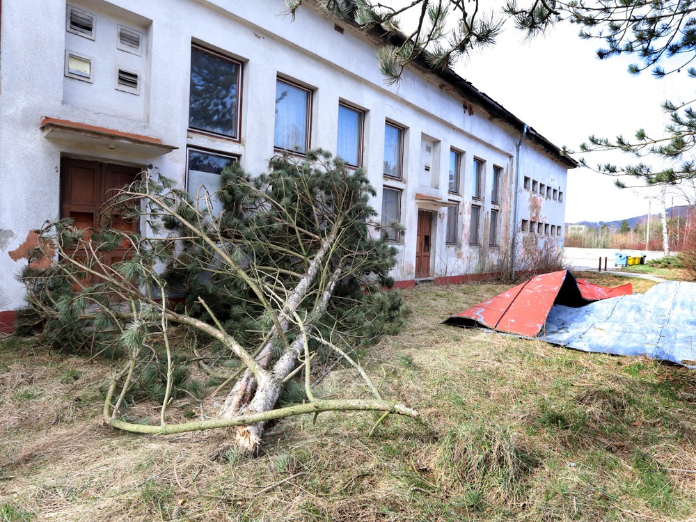 SHMÚ varuje: Vietor dosiahne až 160 km/h. Ktoré okresy zasiahne víchrica dnes?