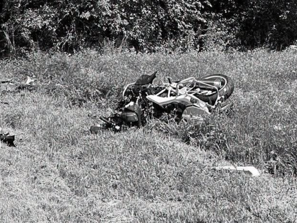Osudná služobná jazda: Policajt na motocykli zomrel po zrážke s autom