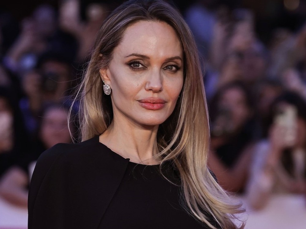 Angelina Jolie šokovala fanúšikov: Radikálne zmenený účes z nej urobil úplne inú ženu!