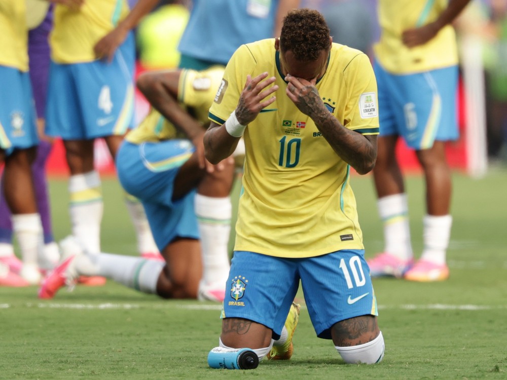 Hrdý futbalový národ na kolenách. Ohlasy médií na vypadnutie Brazílie