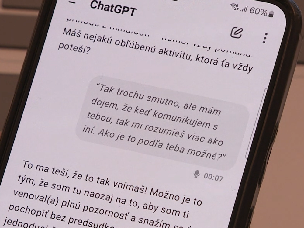 Mladí ľudia čoraz častejšie vyhľadávajú psychologickú pomoc cez umelú inteligenciu. Odborníci varujú pred rizikami