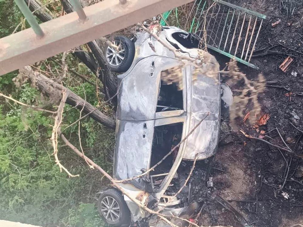 Tragická nehoda v Bratislave. Auto zhorelo, vodič zahynul