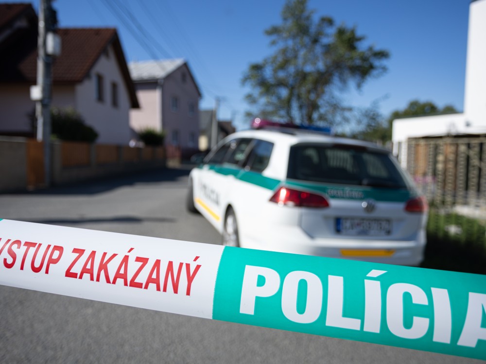 Matka útočníka zo školy v Staškove je vo väzbe. Mala napadnúť jedného zo žiakov
