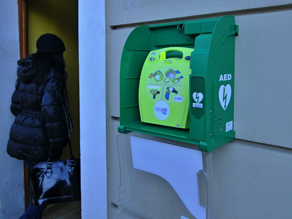 Nebojte sa zložiť podprsenku! Strach z dotyku brzdí záchranu života žien na ulici