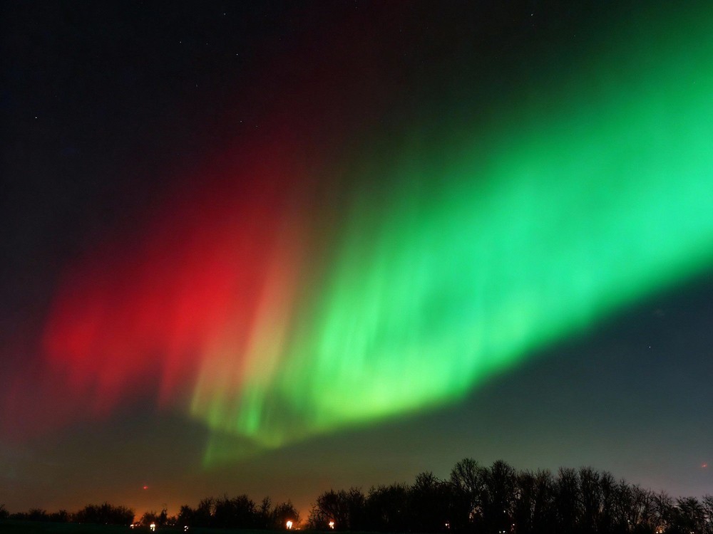 FOTOGALÉRIA: Nočná obloha ožila farbami polárnej žiary. Takto ju zachytili naši diváci