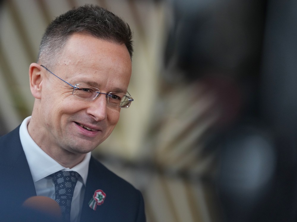 Maďarský minister zahraničia pravidelne informoval Rusko o rokovaniach EÚ. Ten to popiera
