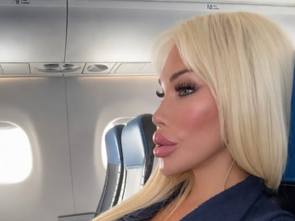 Kedysi bol Ken, potom sa zmenil na Barbie a teraz je plastiková kráska na NEPOZNANIE!