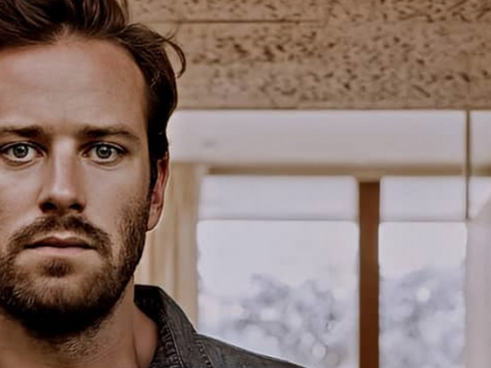 Pád hollywoodskeho fešáka: Po obvineniach z kanibalizmu opäť na očiach, no vyzerá inak!