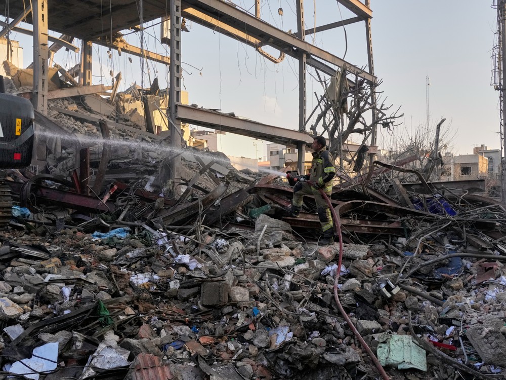 Politológ: Irán nie je v smrteľných kŕčoch, ale je ochromený. Nemá však dôvod sa vzdať