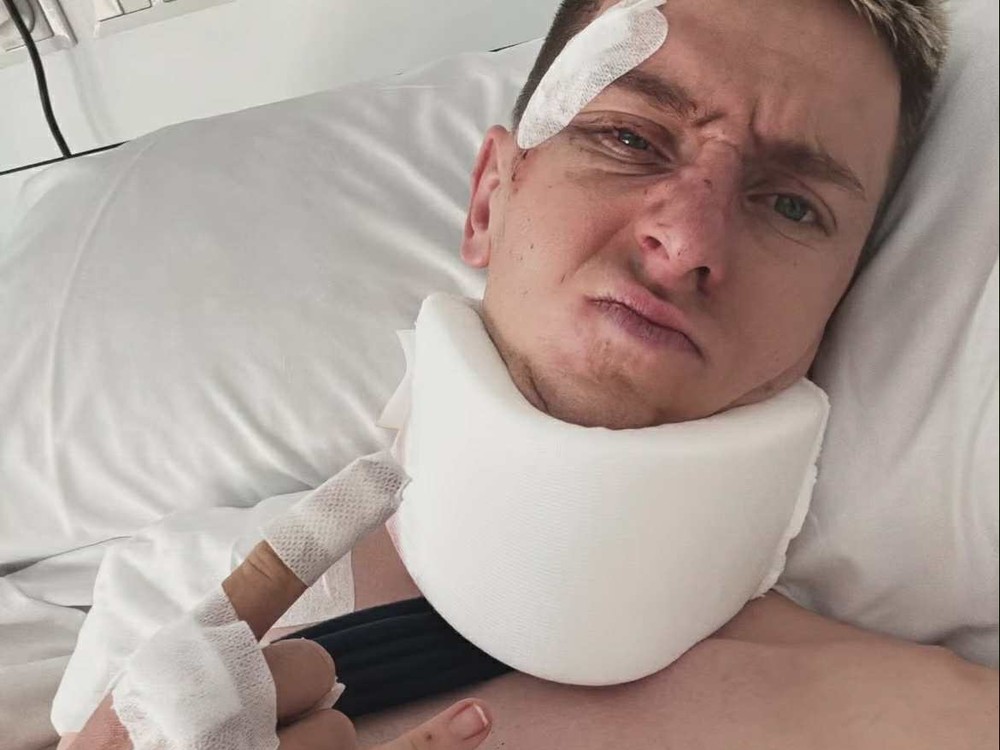 Dolámaný POGAČAR zverejnil fotku z nemocnice