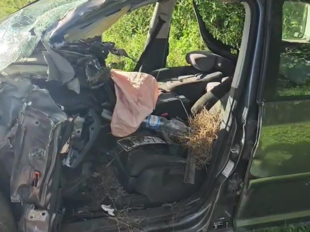 Vážna nehoda pri Lehote nad Rimavicou: Auto sa zrazilo s kamiónom prevážajúcim drevo