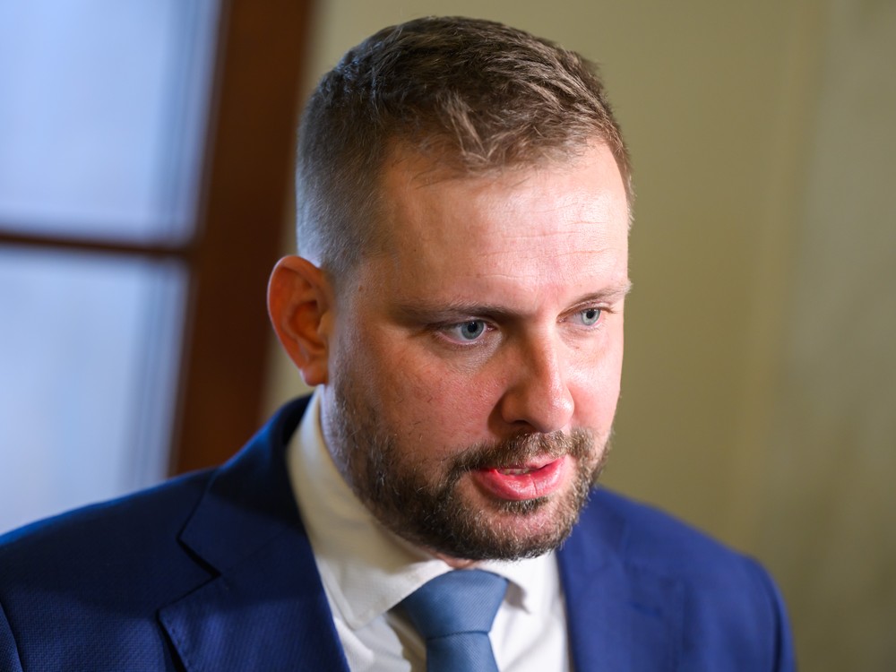 8. máj komplikuje situáciu nemocniciam aj pacientom. Plánované výkony či vyšetrenia sa posunú