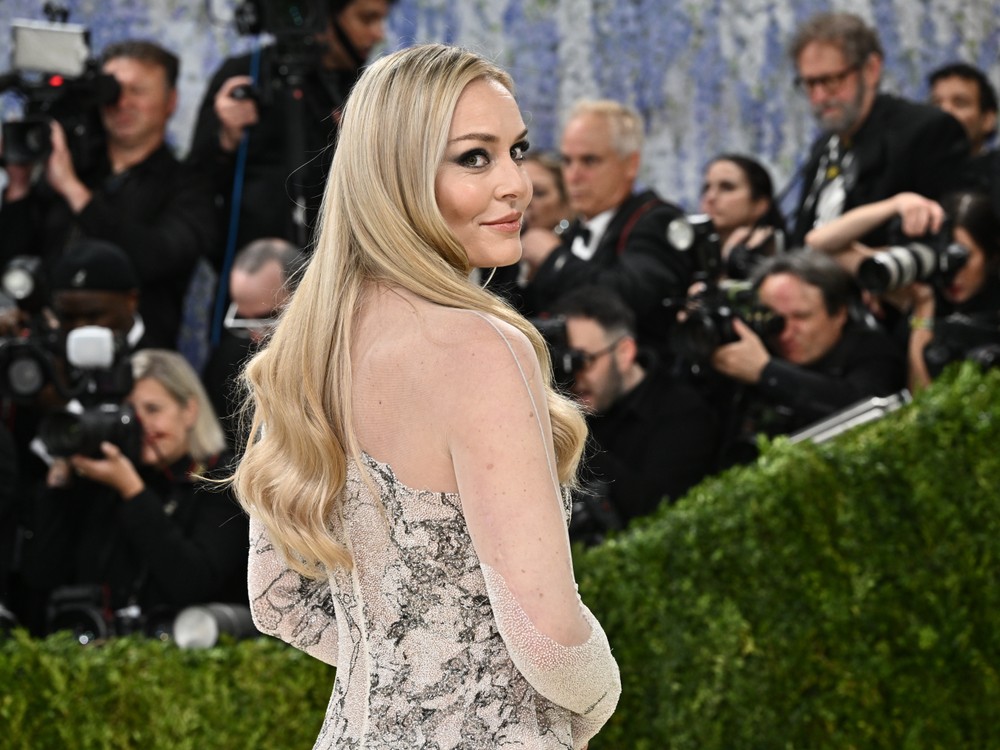 Šaty jej šili tisíce hodín. Lindsey VONN zažiarila na Met Gala
