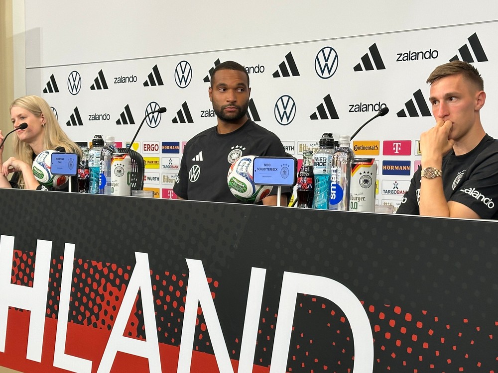 Nemeckých futbalistov strašia v kempe jedovaté hady