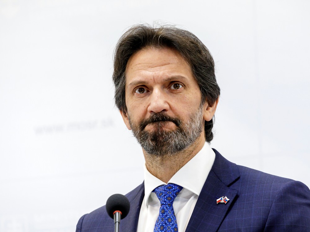 Kontroverzný hosť v prítomnosti ministra obrany? Po boku Kaliňáka sa objavil muž spojený s únosom