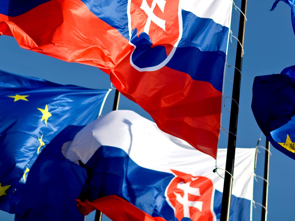 Slováci viac dôverujú EÚ než vláde, ukázal Eurobarometer