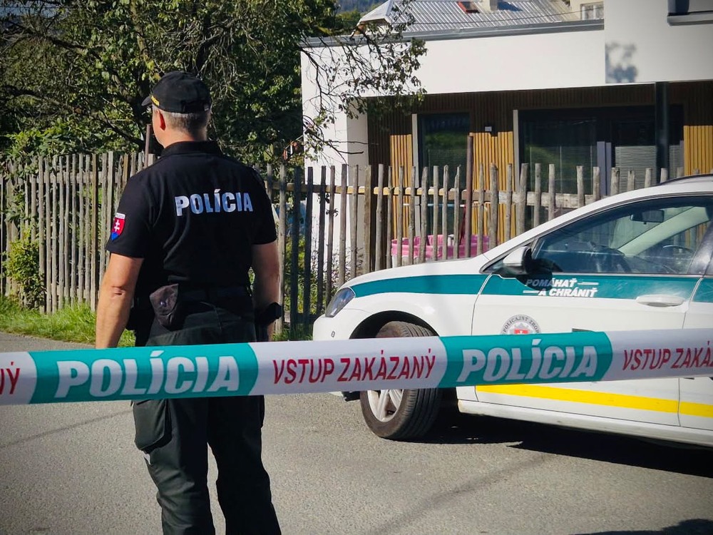 ONLINE: Po útoku žiaka v Staškove zomrela jedna učiteľka, žiačka je v kritickom stave