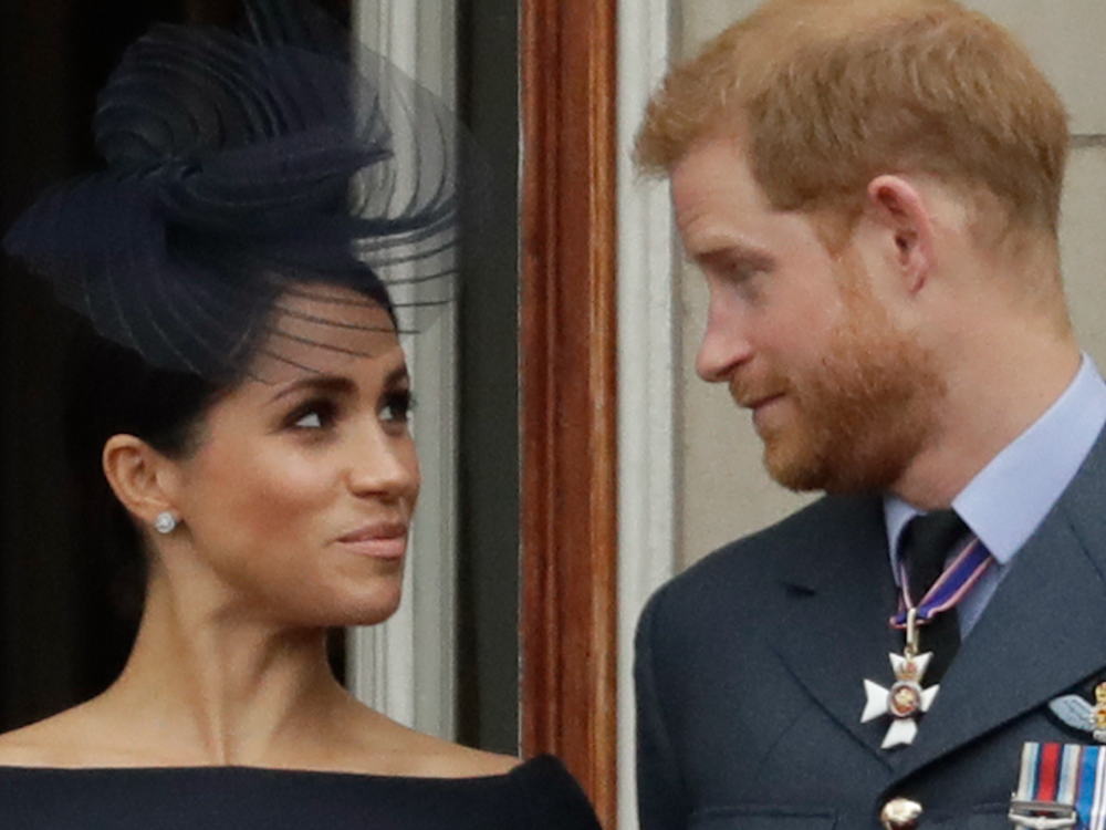 Harry a Meghan len prišli a už sa SŤAŽUJÚ! Nepáči sa im kráľov postup, prišiel DRSNÝ odkaz