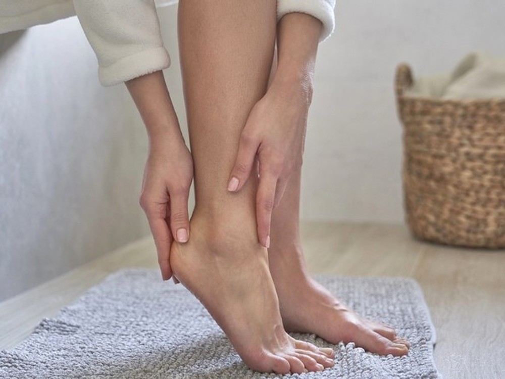 Pätová ostroha neskutočne bolí : Ako sa jej zbaviť bez operácie?