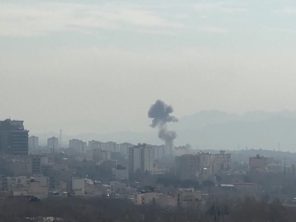 ONLINE: Irán uviedol, že útoky budú pokračovať na tie susedné krajiny, ktoré pomáhajú nepriateľovi