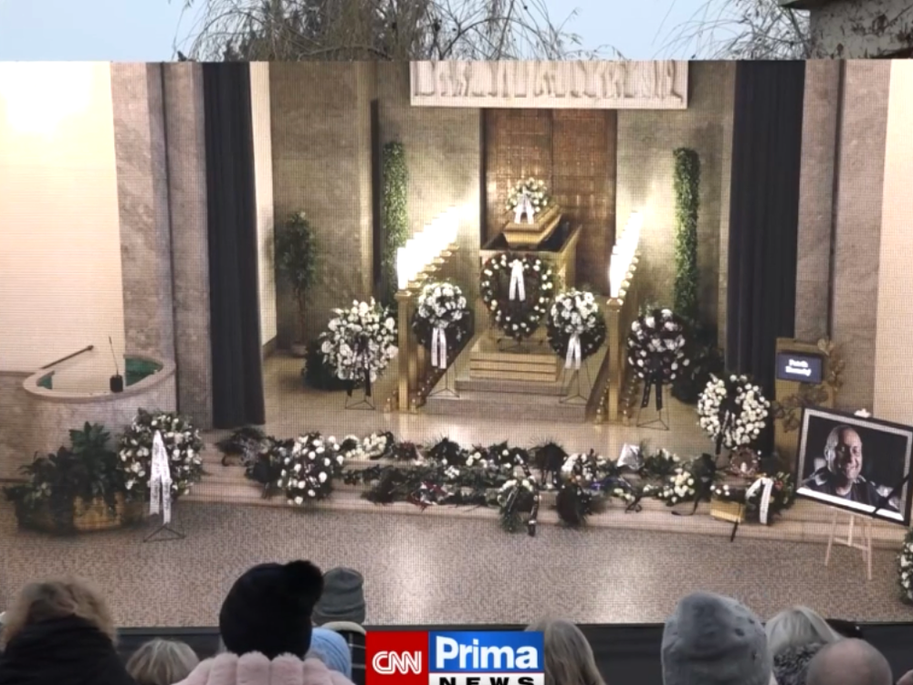 Slzy, potlesk a silné slová! Česko sa lúčilo s Patrikom Hezuckým (†55), Mareš ledva zadržiaval emócie