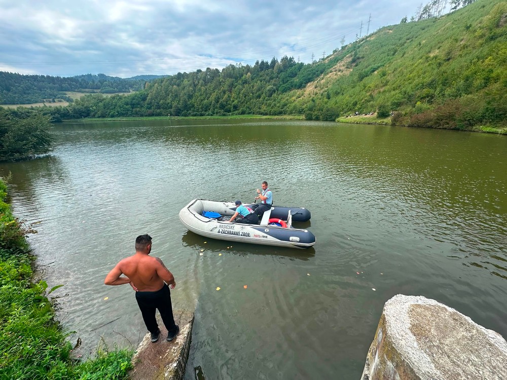 Skočil do vody a už sa nevynoril. Pátranie po 21-ročnom Emilovi má smutný koniec