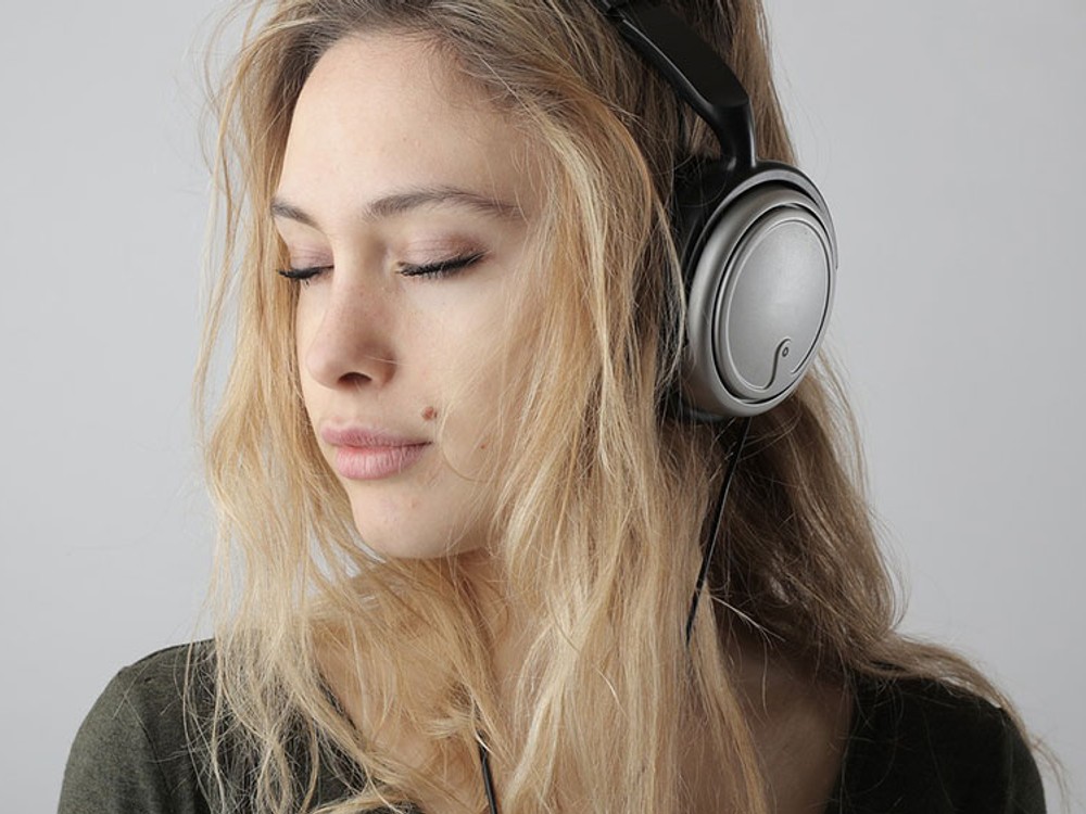 Prestali ste zrazu počuť? Kedy sa vám môže ešte sluch vrátiť a ako?