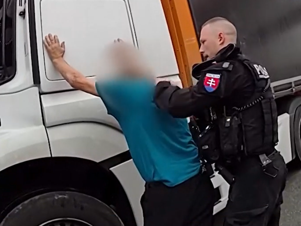 Kamionista jazdil cez Prešov zo strany na stranu, pri kontrole nafúkal 1,3 promile