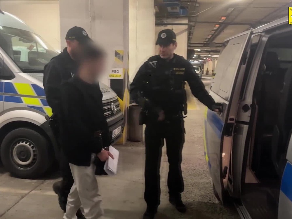 Desiatky útokov, rovnaký rukopis. Polícia odhalila skupinu bankomatových zlodejov