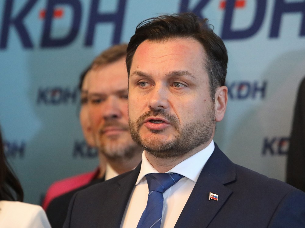 Stachura k ruským dronovým útokom neďaleko hraníc: Hanbím sa za Ficovu cestu do Moskvy