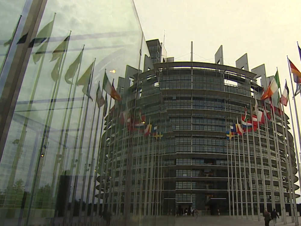 EÚ schválila nový balík sankcií proti Rusku aj 90-miliardovú pôžičku pre Ukrajinu