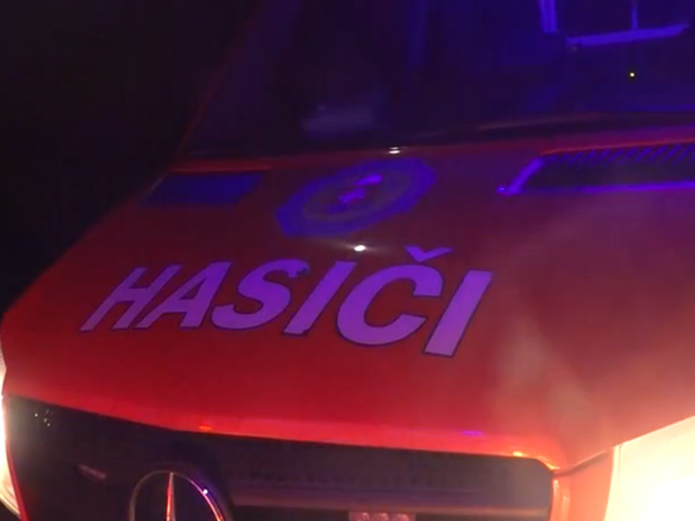 Veľký požiar pri Trnave: V areáli družstva začalo horieť, nasadili aj dron