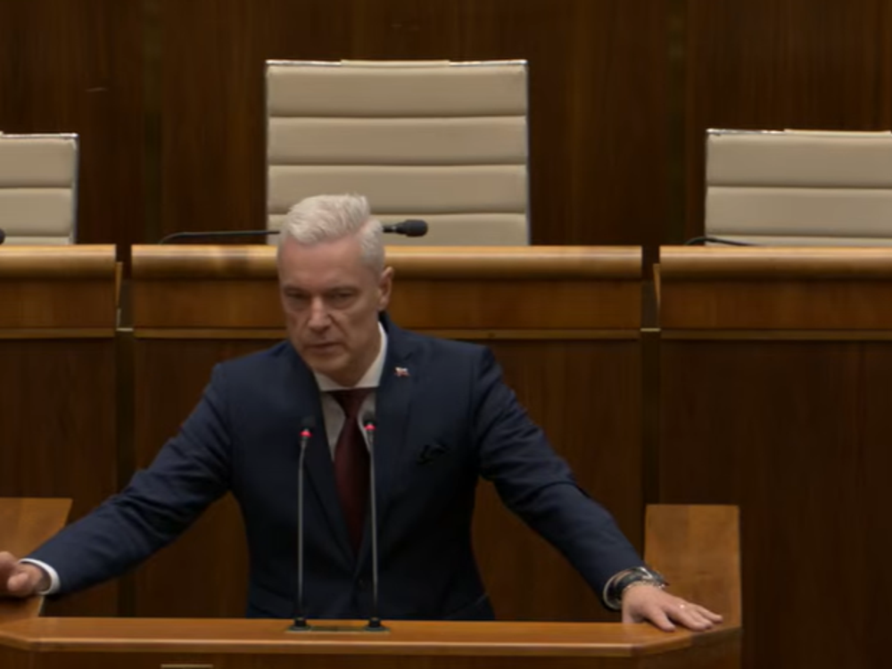 Ferenčák ostro vystúpil v parlamente proti Eštokovi, Gašpar mu vypol mikrofón