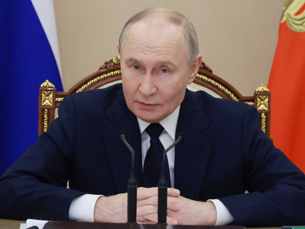 Putin navrhuje Gerharda Schrödera ako možného sprostredkovateľa mierových rozhovorov