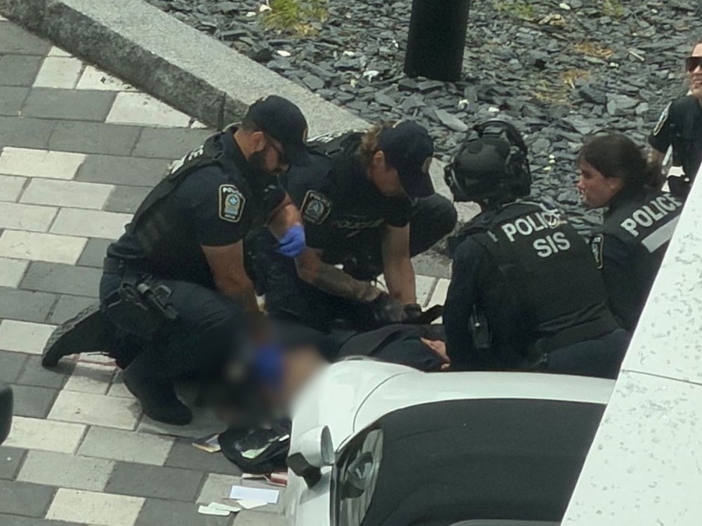 Streľba v židovskej štvrti v Montreale si vyžiadala tri obete. Zahynul aj policajt