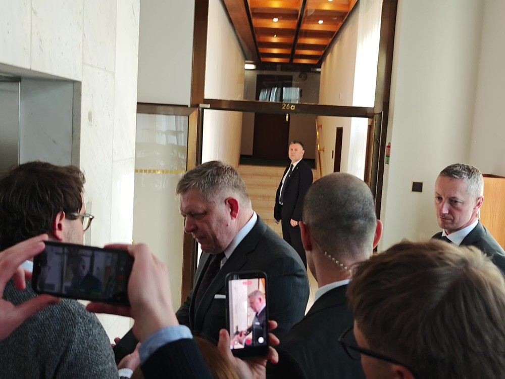 Fico neblokoval pôžičku pre Ukrajinu spolu s Orbánom. SNS neskrýva sklamanie