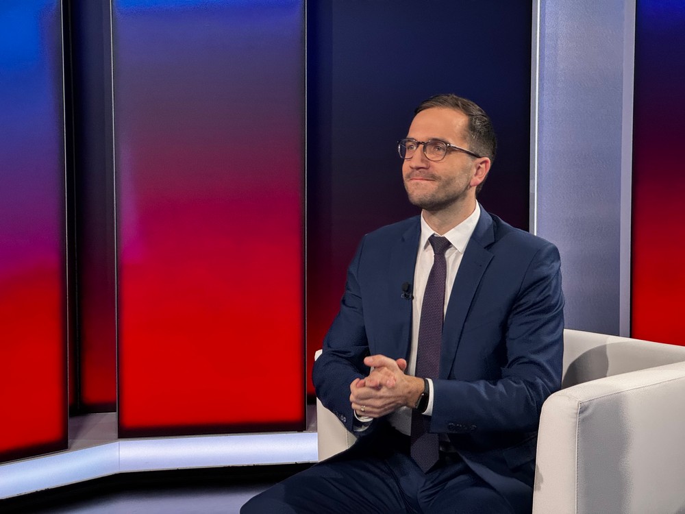 Jakab v Politika 24: Fico si vymýšľa, že chceme rušiť 13. dôchodky