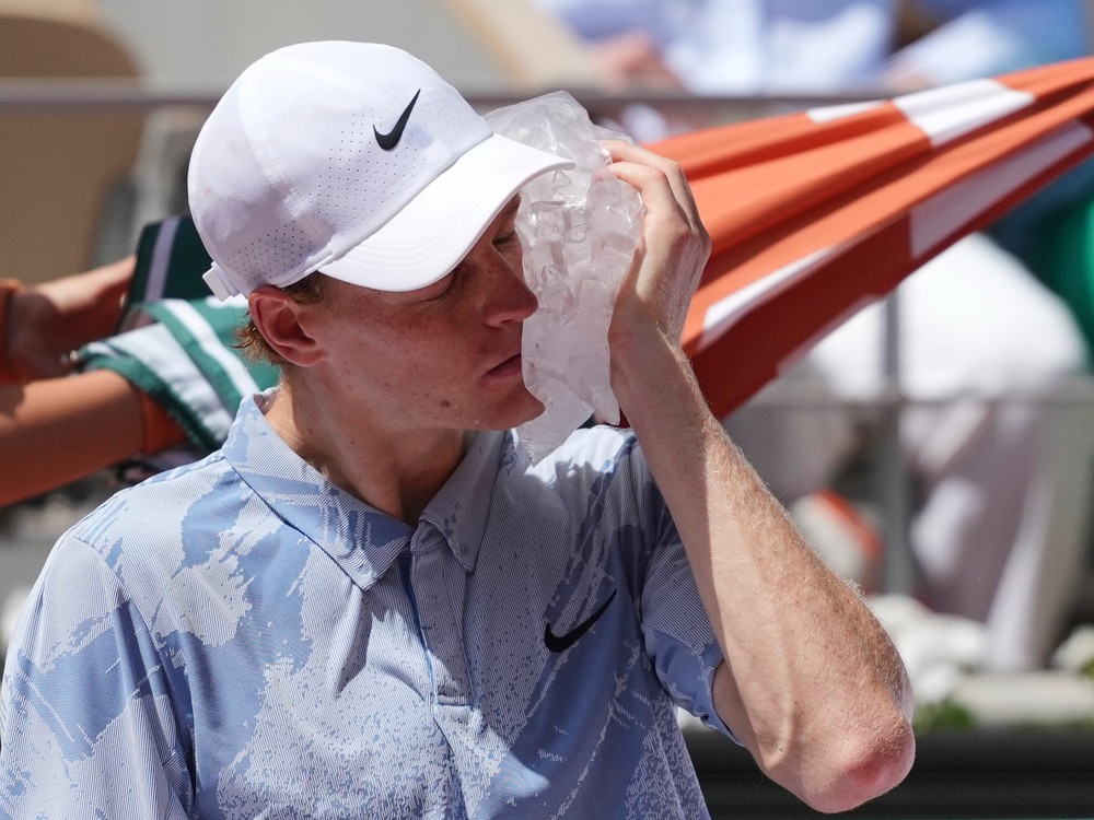 Najväčší ŠOK na Roland Garros. SINNER nečakane končí