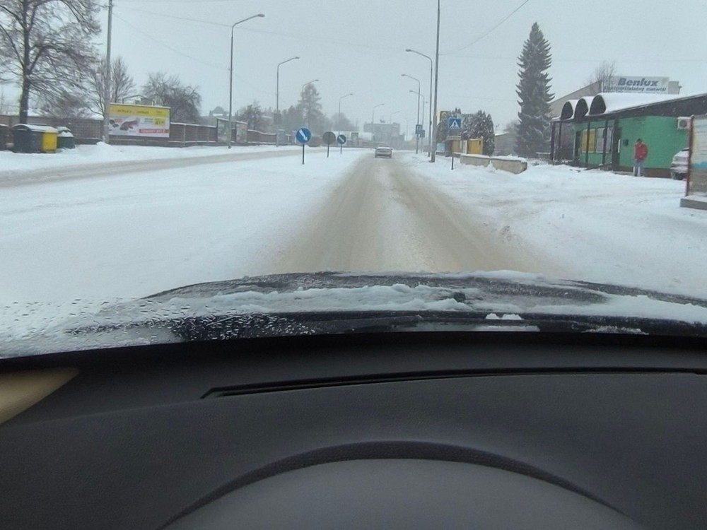Výstrahy pred poľadovicou platia od poobedia na väčšine územia Slovenska