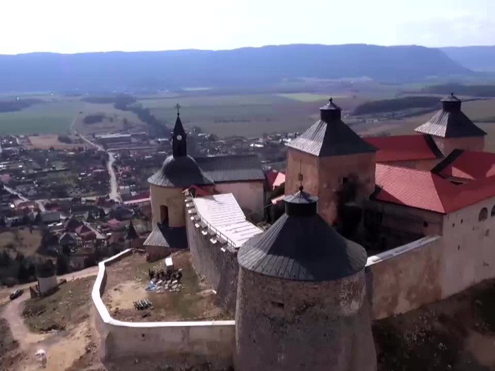 Hradný kopec v Krásnohorskom Podhradí zachvátil požiar. Pripomenul tragédiu z roku 2012