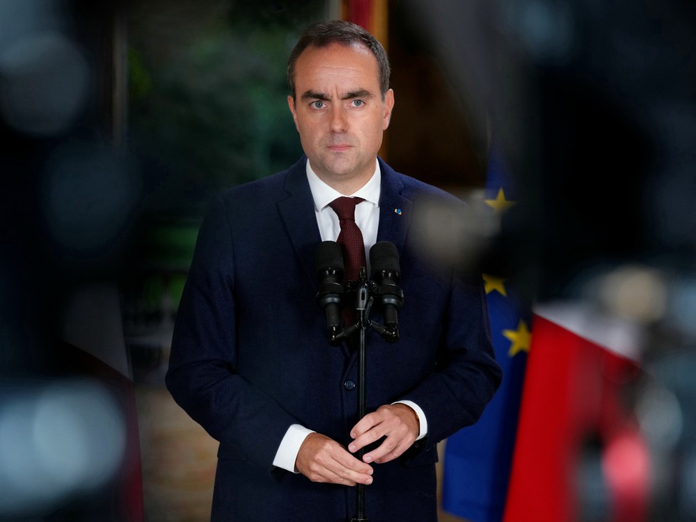 Francúzsky premiér reaguje na protesty študentov. Sľubuje plán na riešenie krízy