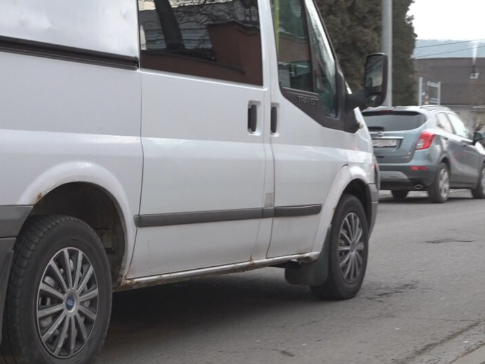Slovák prevážal v dodávke migrantov. Zadržala ho slovinská polícia